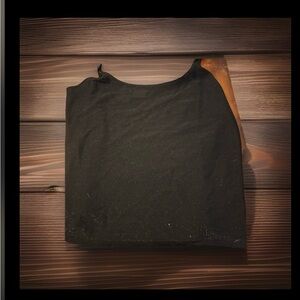 Isaac Mizrahi Black and White Labeled Top